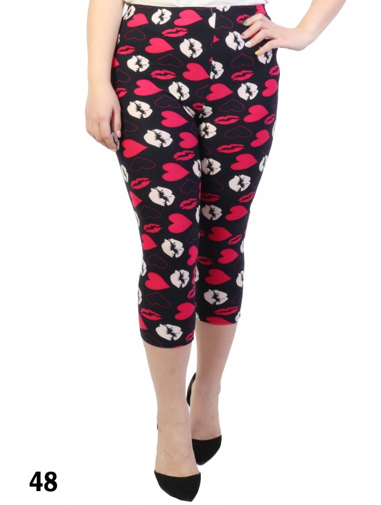 Plus Size Kiss Print Capri Leggings